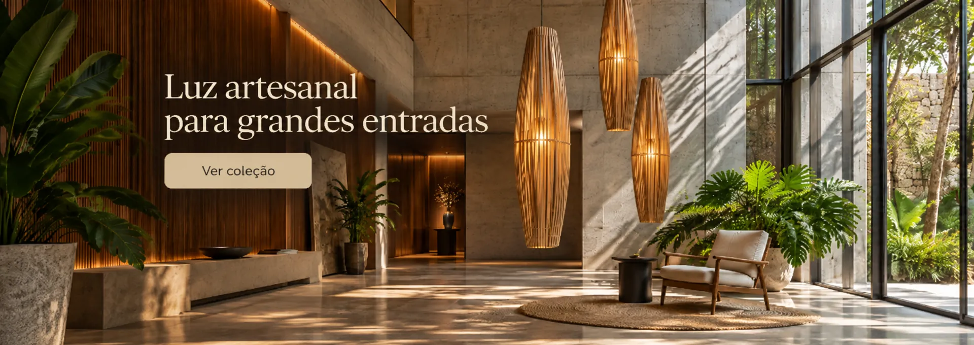 Luz artesanal para grandes entradas — lobby de prédio com pendentes fuso de bambu. Ver coleção
