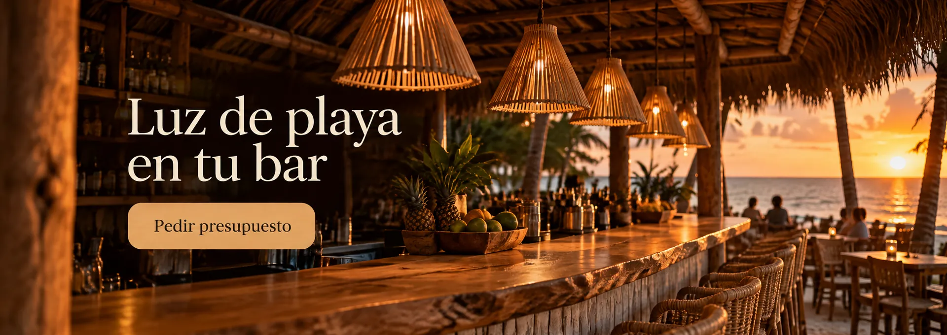Luz de playa en tu bar — restaurante de playa con colgantes de bambú. Pedir presupuesto