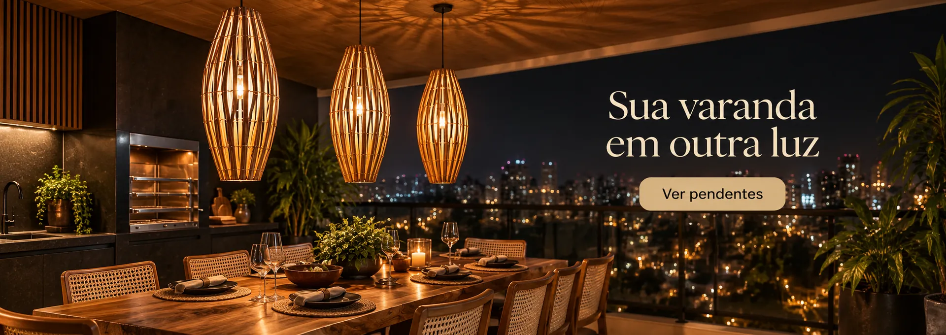 Sua varanda em outra luz — varanda gourmet com pendentes de bambu sobre a mesa. Ver pendentes